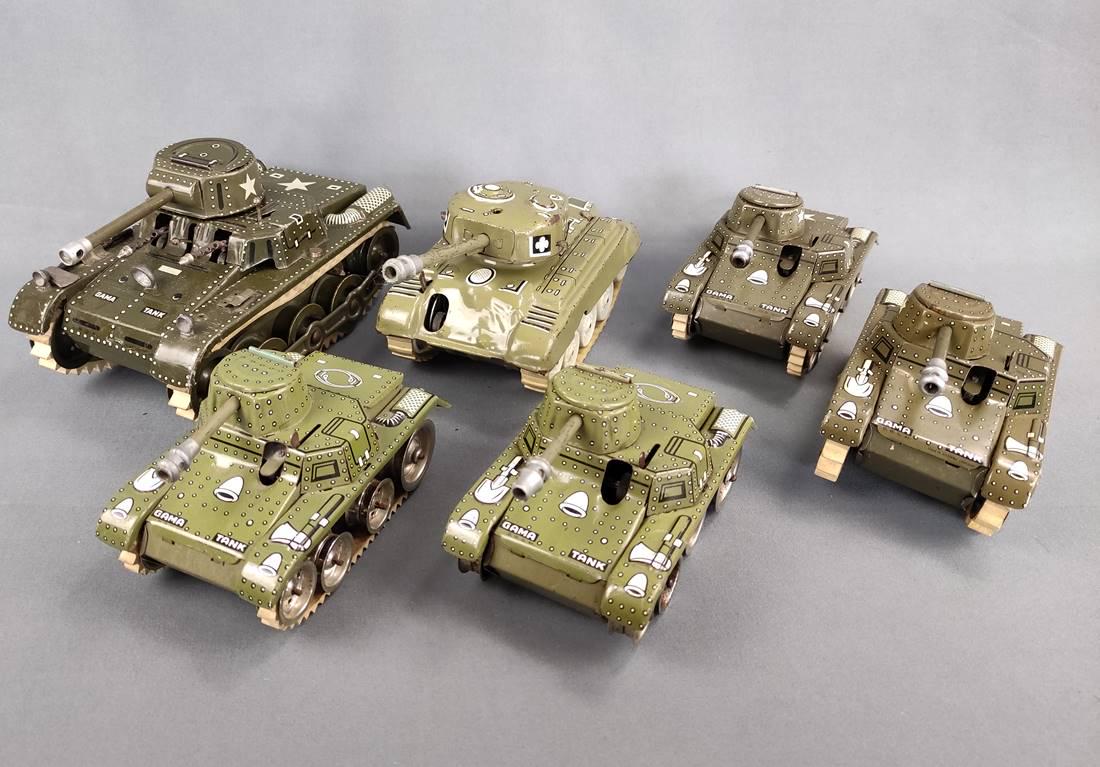 Convolute Gama tanks, 6 pieces, tin, consisting of M98, T60 and others, can (1 of 3)
