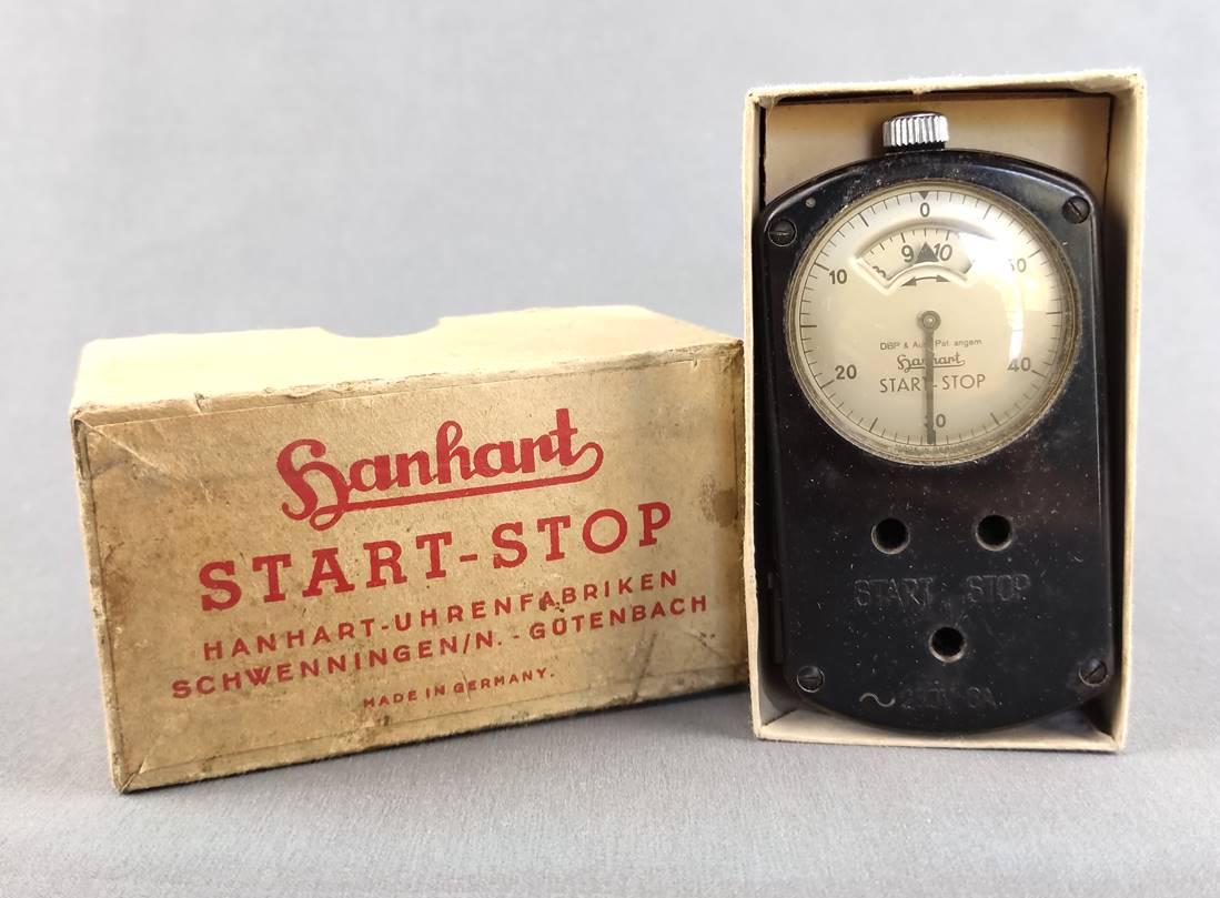 Hanhart 12-hour "Start-Stop" timer in original box, Bakalite case, round di: Hanhart 12-hour "Start-Stop" timer in original box, Bakalite case, round dial with Arabic numerals, window for 12-hour display, mechanical movement, starts Hanhart-12-Stunden-â€žStart-Stopâ€œ-