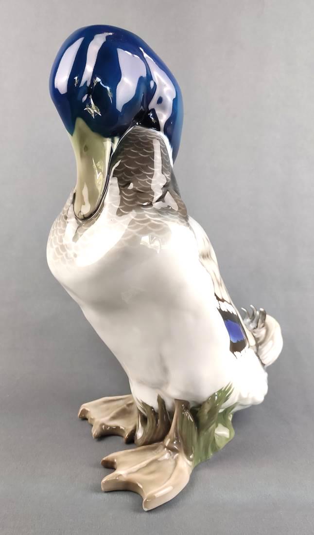 Large duck figure, Rosenthal, design Willi ZÃ¼gel, model K250, standing duck: Large duck figure, Rosenthal, design Willi ZÃ¼gel, model K250, standing duck with tilted head, elaborately polychrome decorated, height 33cm, *03-0072/40 (internal) GroÃŸe Entenfigur, Rosenthal, E