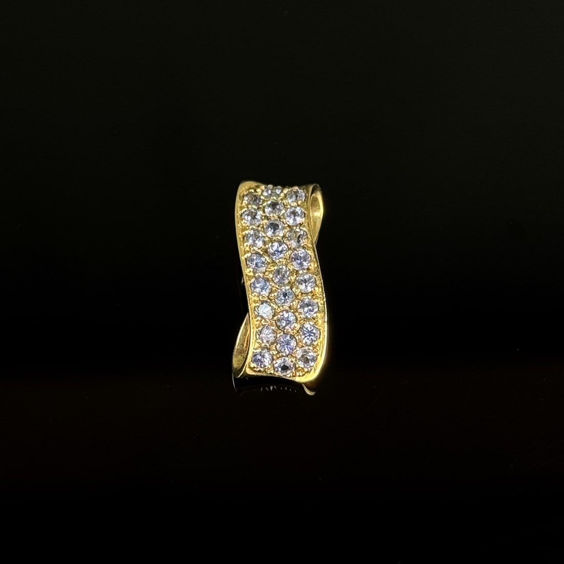 Pendant, 585/14K yellow gold (hallmarked), set with 25 violet coloured stones, probably kunzite, 2. (1 of 2)