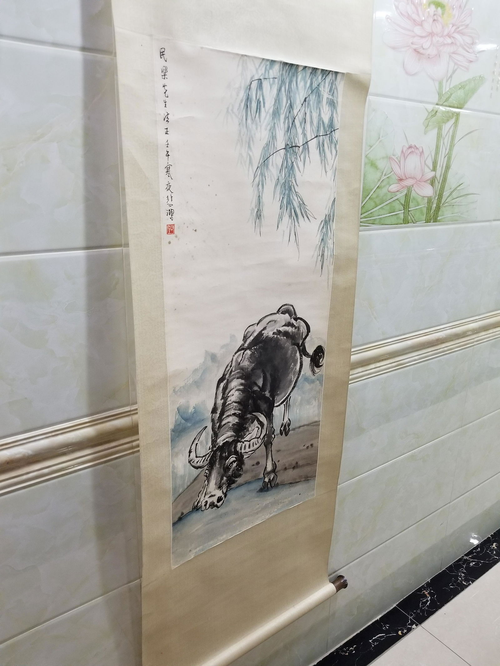 Xu Beihong: Buffaloes drink water, Mr. Minle Fazheng Ren Wu Han Ye Bei Hong. Vertical scroll with ink and color on paper, height 102 cm, width 43 cm. Xu Beihong, a modern Chinese painter (July 19, 1895 to Septemb