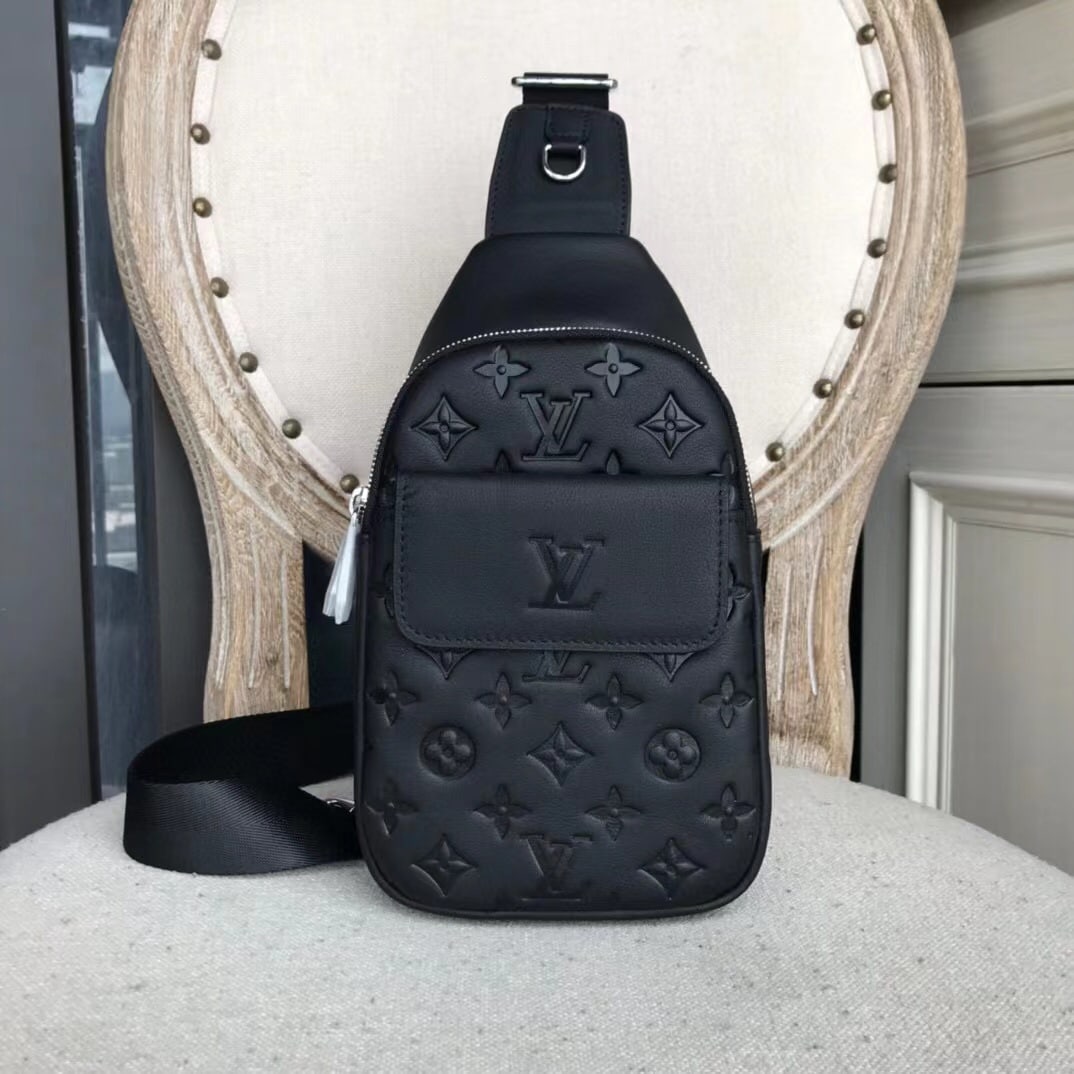 LOUIS VUITTON: LOUIS VUITTON 28 X 16 X 7.5 CM We offer shipping services to customers in more than 118 countries. Our dedicated team expertly handles both domestic and global shipping arrangements.