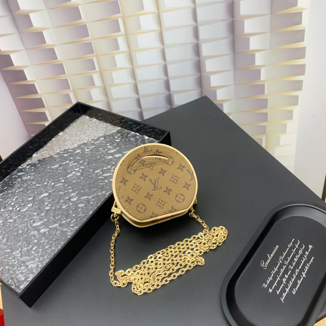 LOUIS VUITTON: LOUIS VUITTON We offer shipping services to customers in more than 118 countries. Our dedicated team expertly handles both domestic and global shipping arrangements.