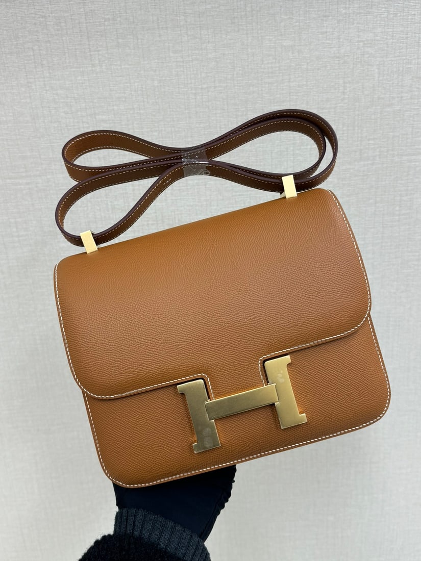 HERMES: HERMES CONSTANCE24 We offer shipping services to customers in more than 118 countries. Our dedicated team expertly handles both domestic and global shipping arrangements.