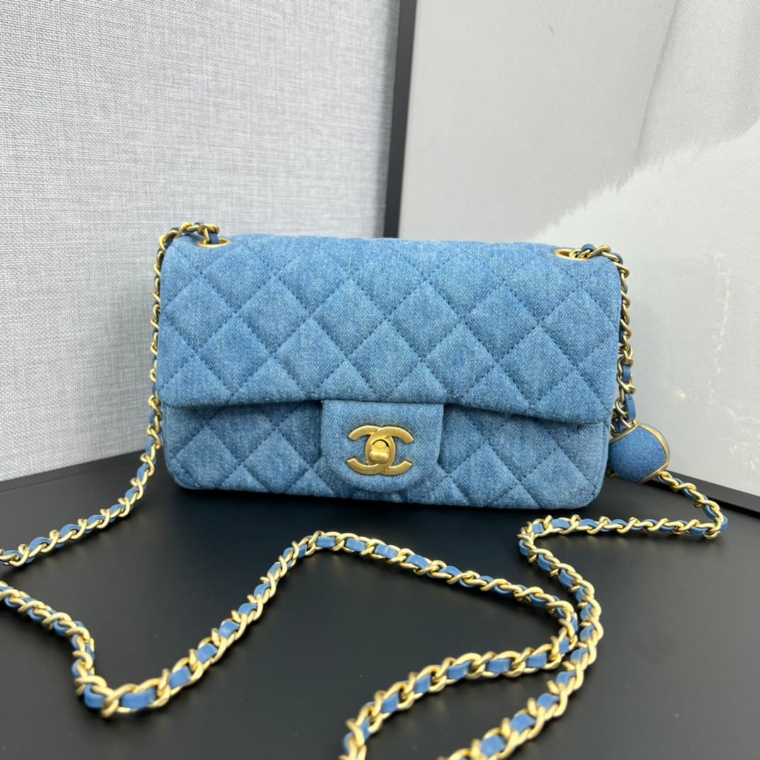 CHANEL: CHANEL AS1787CHA 13 X 20 X 7CM We provide FREE SHIPPING services for North American customers whose hammer price is over 500 USD We also offer CONSOLIDATED SHIPPING for all goods to our international