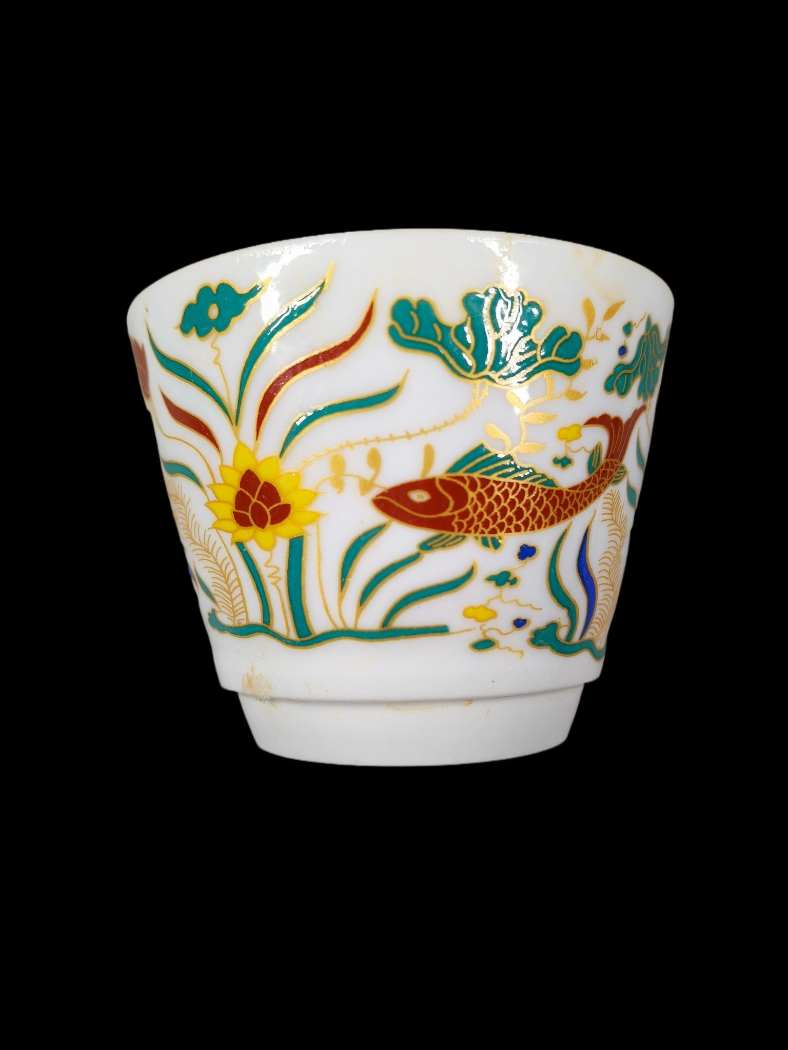 A rare Chenghua-era thin-walled tea cup with a seven-color phoenix pattern.: Chenghua-era thin-walled tea cup with colorful phoenix patterns, height 5.4 cm, diameter 7.3 cm Provenance:Private collection of the retired lawyer Mr.Henry, Chelmsford, Massachusetts. Our dedicated t