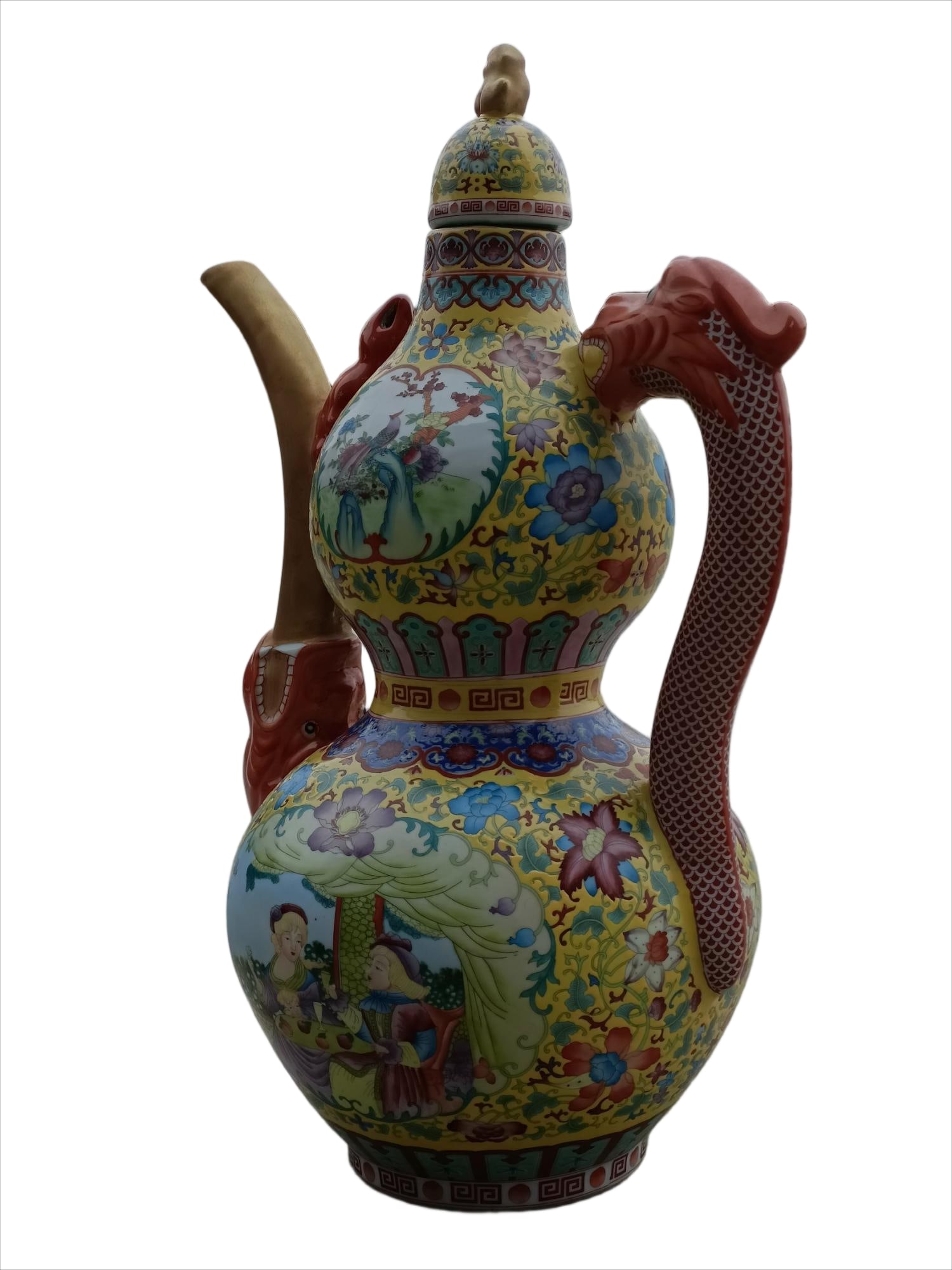 A rare large wine flask with hand-painted enamel and Western figures made by Emperor Qianlong: A large wine flask with hand-painted enamel and Western figures made by Emperor Qianlong, 60 cm high and 41 cm wide Provenance:Private collection, Connecticut. Our dedicated team expertly handles both