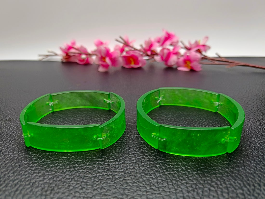Dragon Stone Imperial Green Jadeite Bracelet (1 of 5)