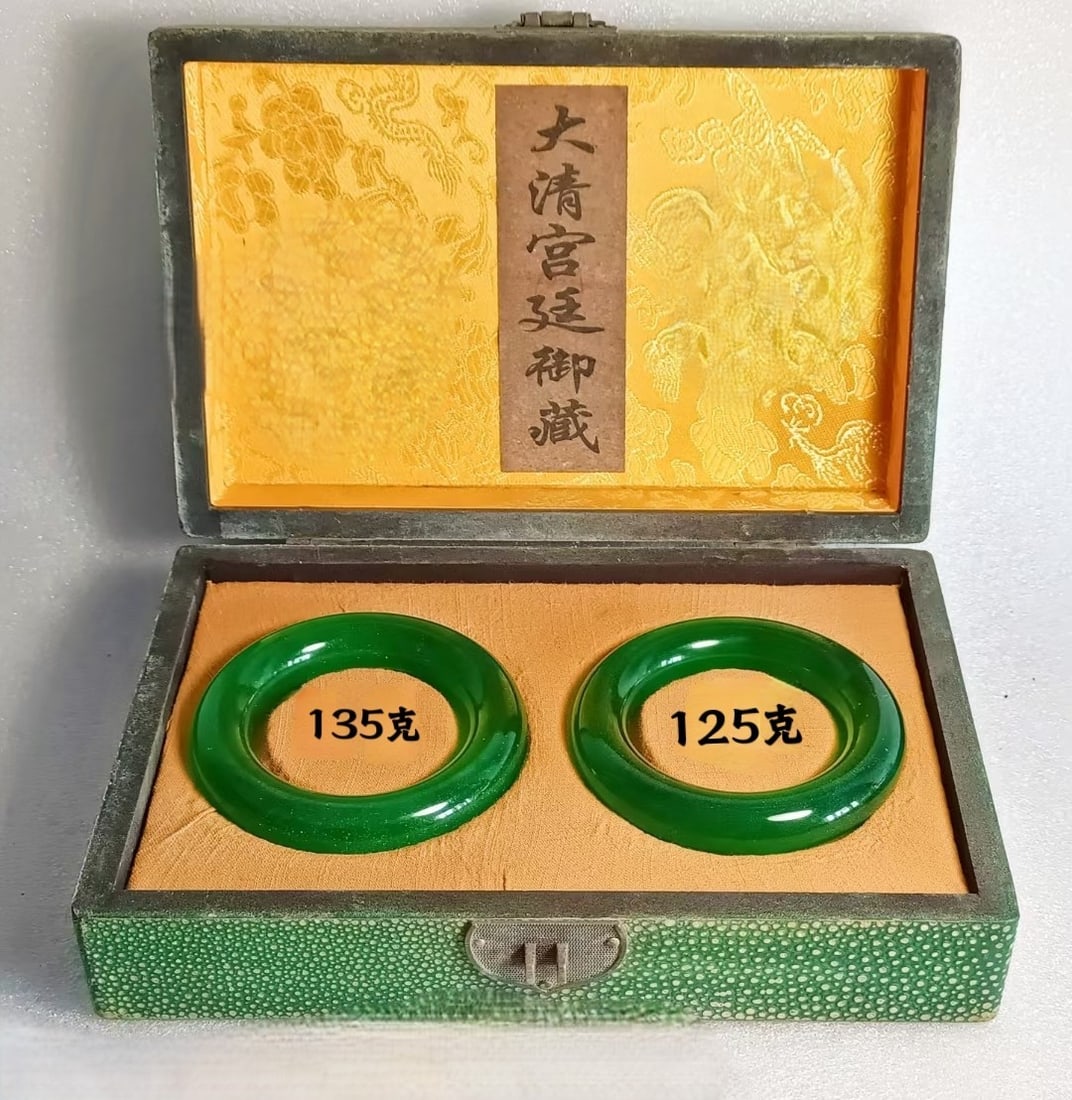 Imperial Green Jadeite Bangle (formerly in collection) (1 of 8)