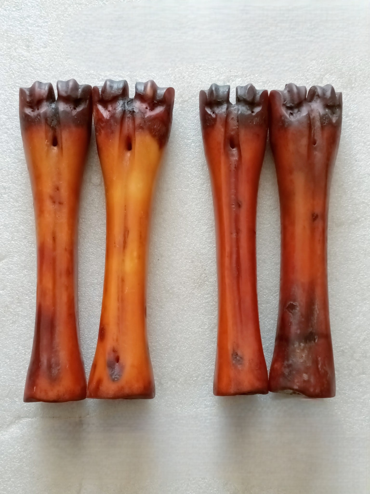 Old Collection Bone Carved Paperweight: Two pairs of old bone-carved paperweights, well-preserved and in excellent condition, size: 23 x 6 cm. Provenance:Mrs.Jennifer , Minneapolis, Minnesota. Collected by her late husband. Our dedicated te