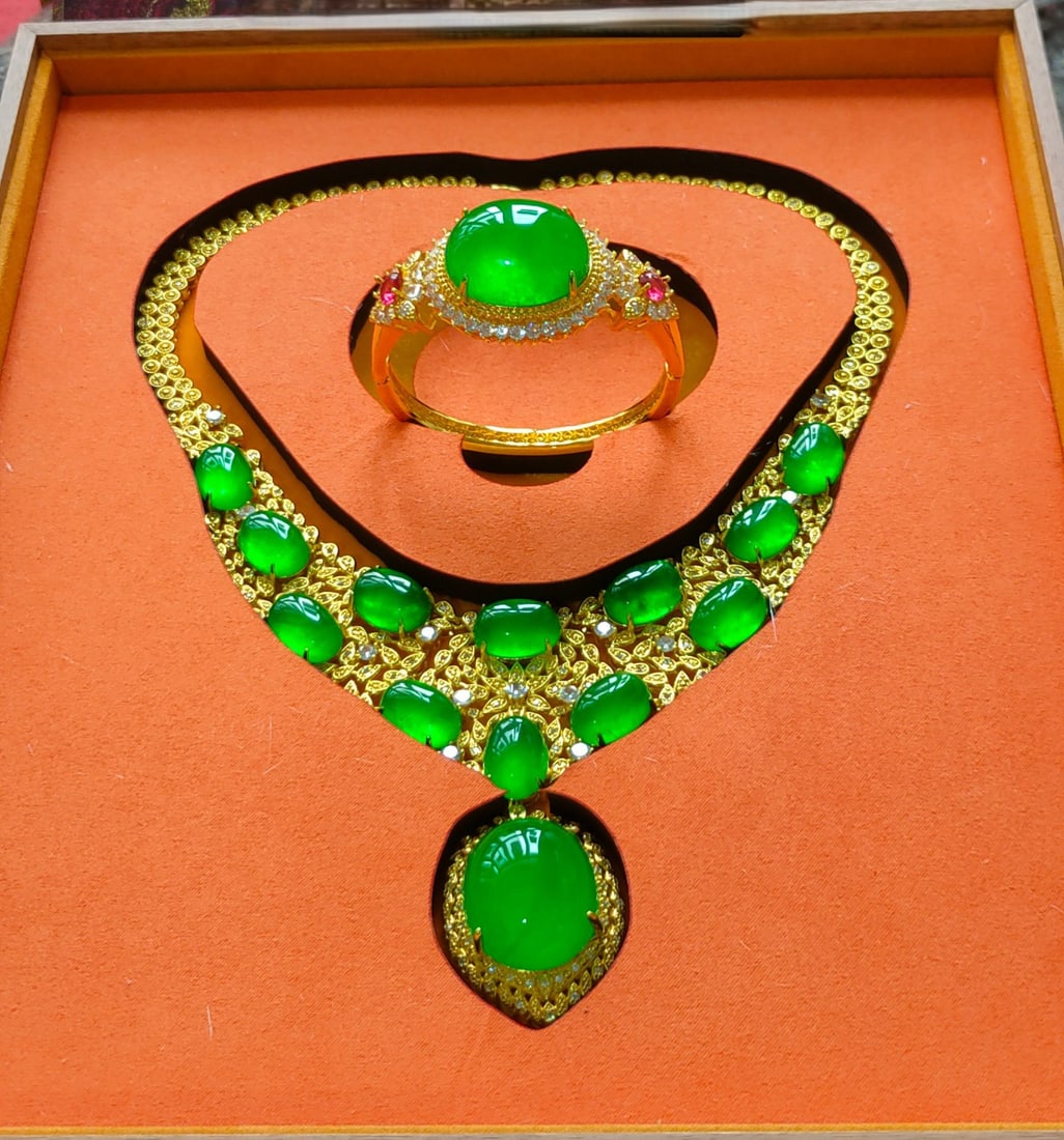 Silver-gilt jewelry set with diamonds and jade (1 of 9)