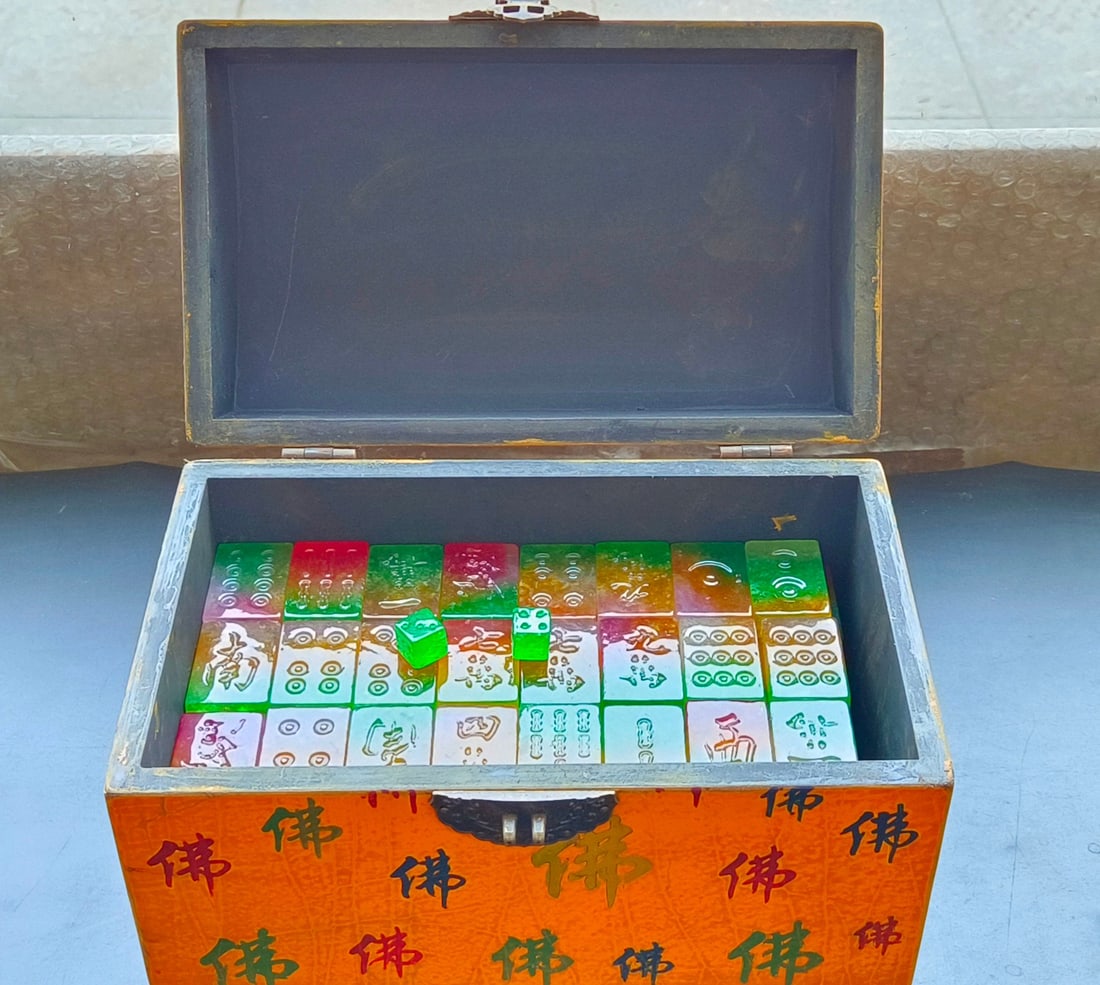 Top-grade dragon stone type, colorful, extra-large and extra-thick jade mahjong set (1 of 8)