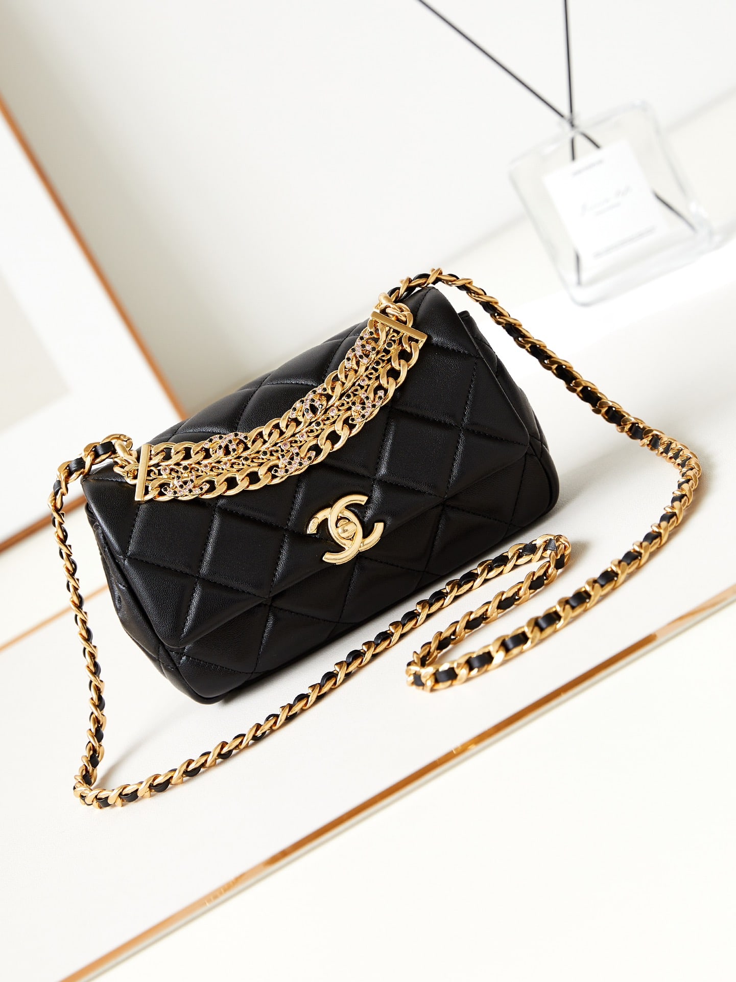 Chanel: Dimensions: 12 x 20 x 6 Our dedicated team expertly handles both domestic and global shipping arrangements.