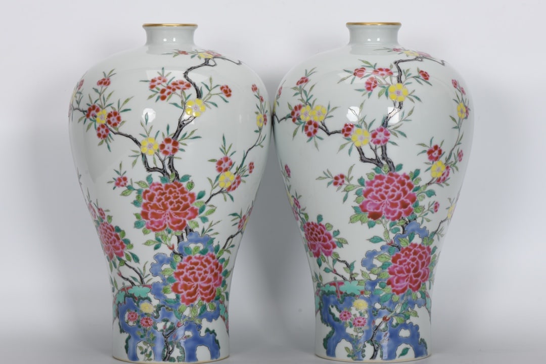 Yongzheng Period of the Qing Dynasty, a Beautiful Enamel Flower Vase (1 of 9)