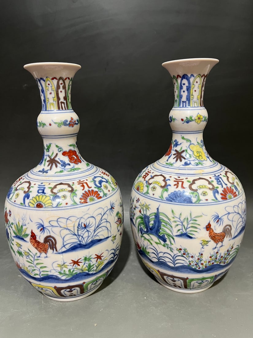 Chenghua red-bodied Doucai vase with chicken pattern (1 of 10)