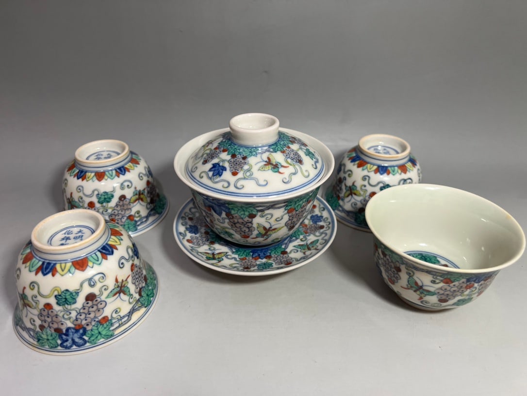 Chenghua grape pattern red body Doucai set cup (1 of 7)