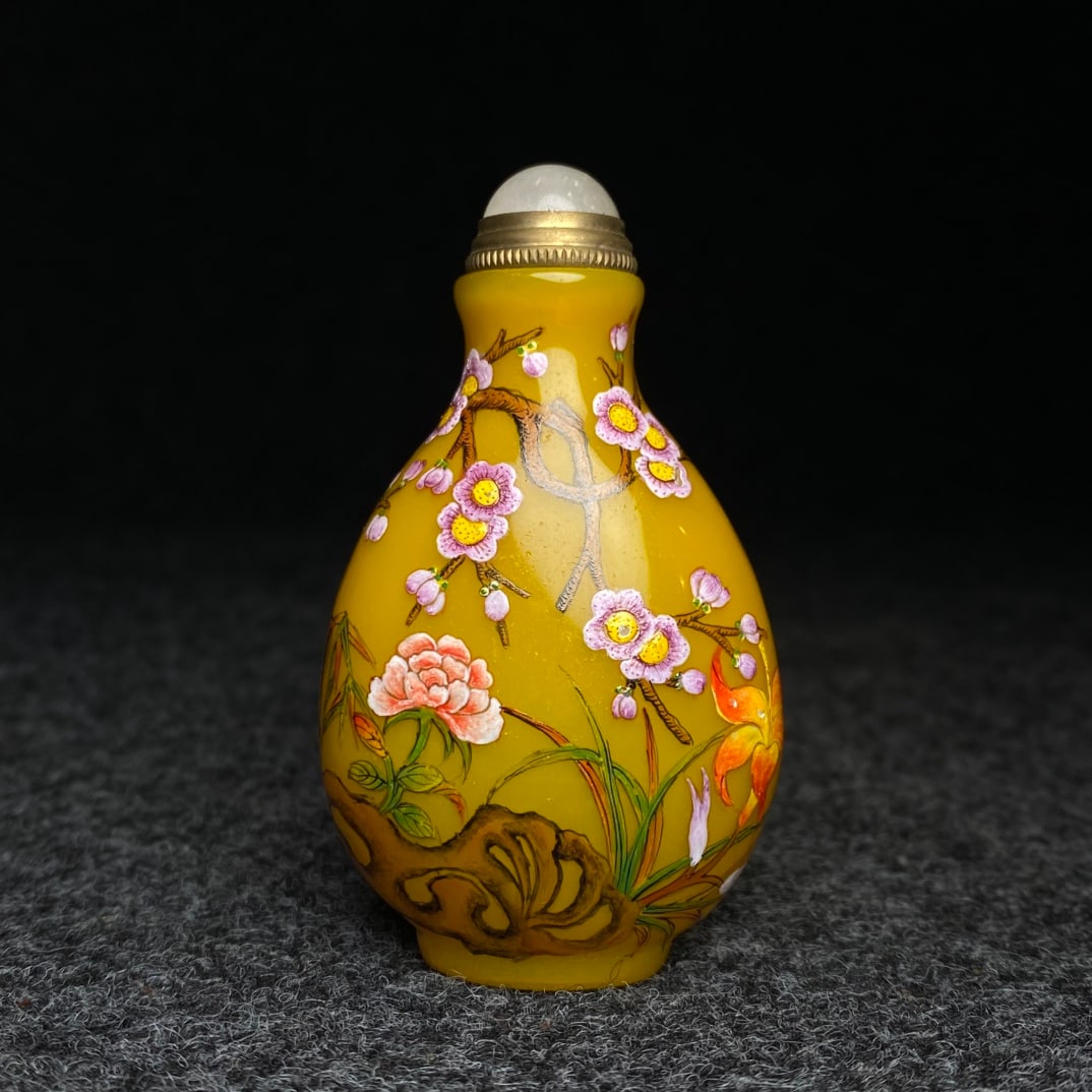 Ancient glass hand-painted snuff bottle (1 of 9)