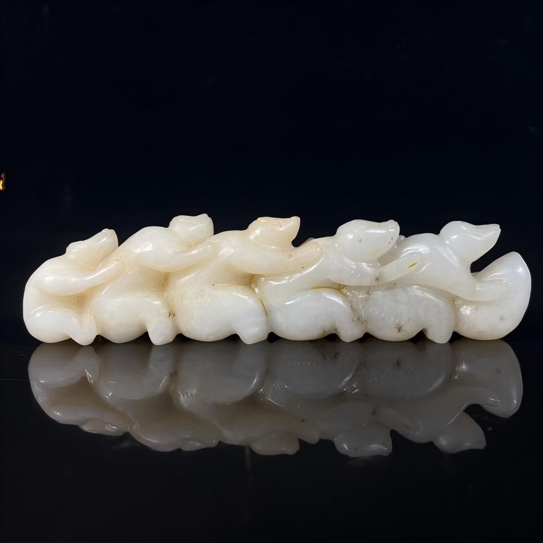 Hetian jade pebble carved monkey stealing peaches (1 of 9)