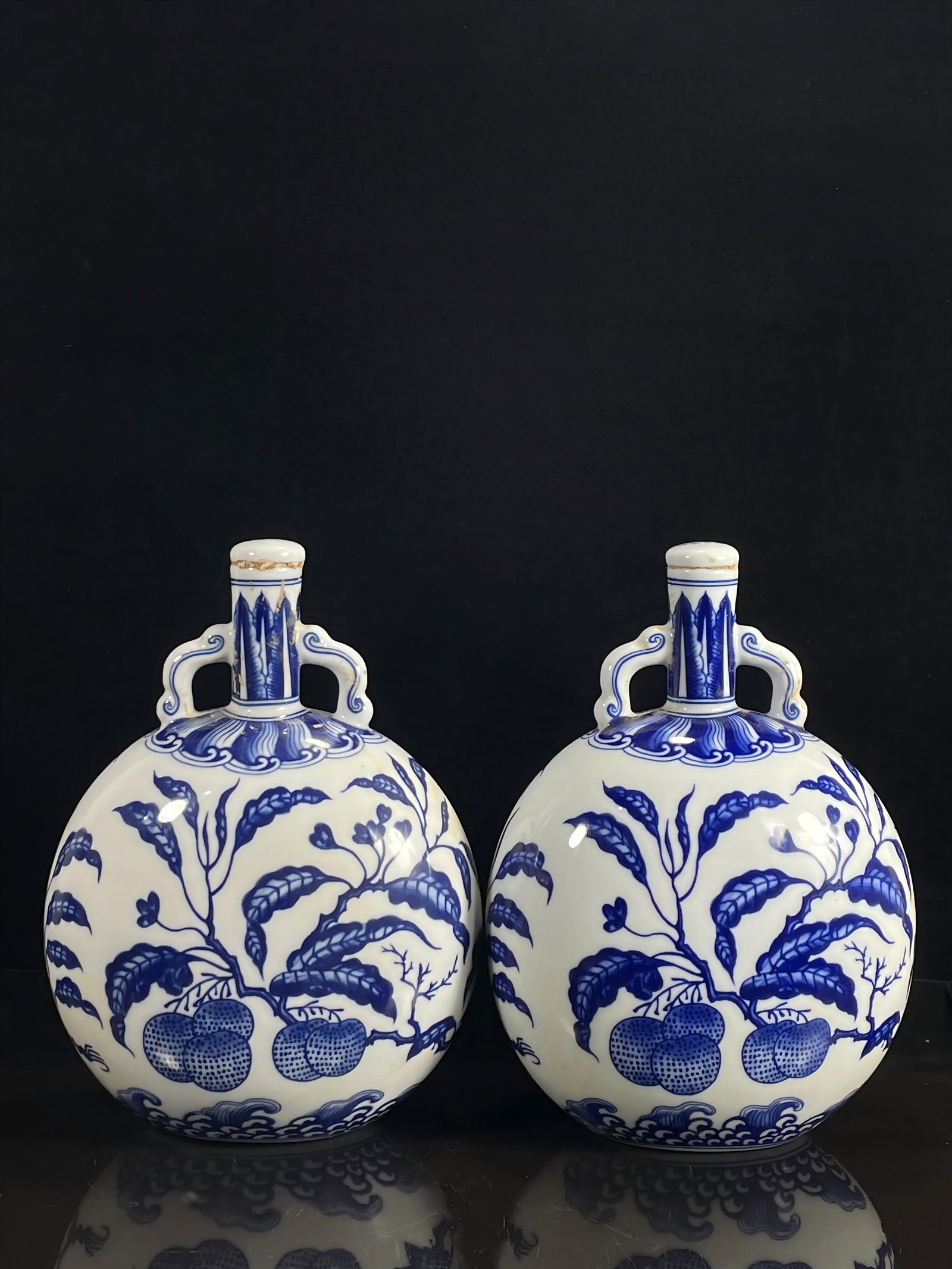 Treasured Maotai liquor bestowed by Emperor Xuande of the Ming Dynasty: A rare Maotai liquor bestowed by the Xuande Emperor of the Ming Dynasty, measuring 28 x 21 cm and weighing 5.25 kg. Provenance:Private collection from a professor in Massachusetts Institute of Technol