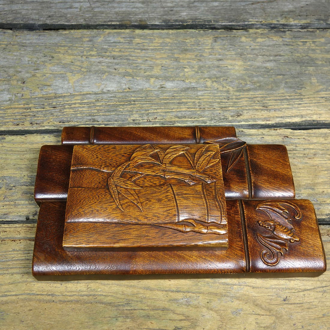 Old collection of rosewood carved inkstone box: Old collection rosewood carved inkstone box. Dimensions: Length 24cm, Width 14cm, Height 3.5cm. Weight: 590g. Provenance:Mr.Jordi, Northern Virginia. Our dedicated team expertly handles both domestic