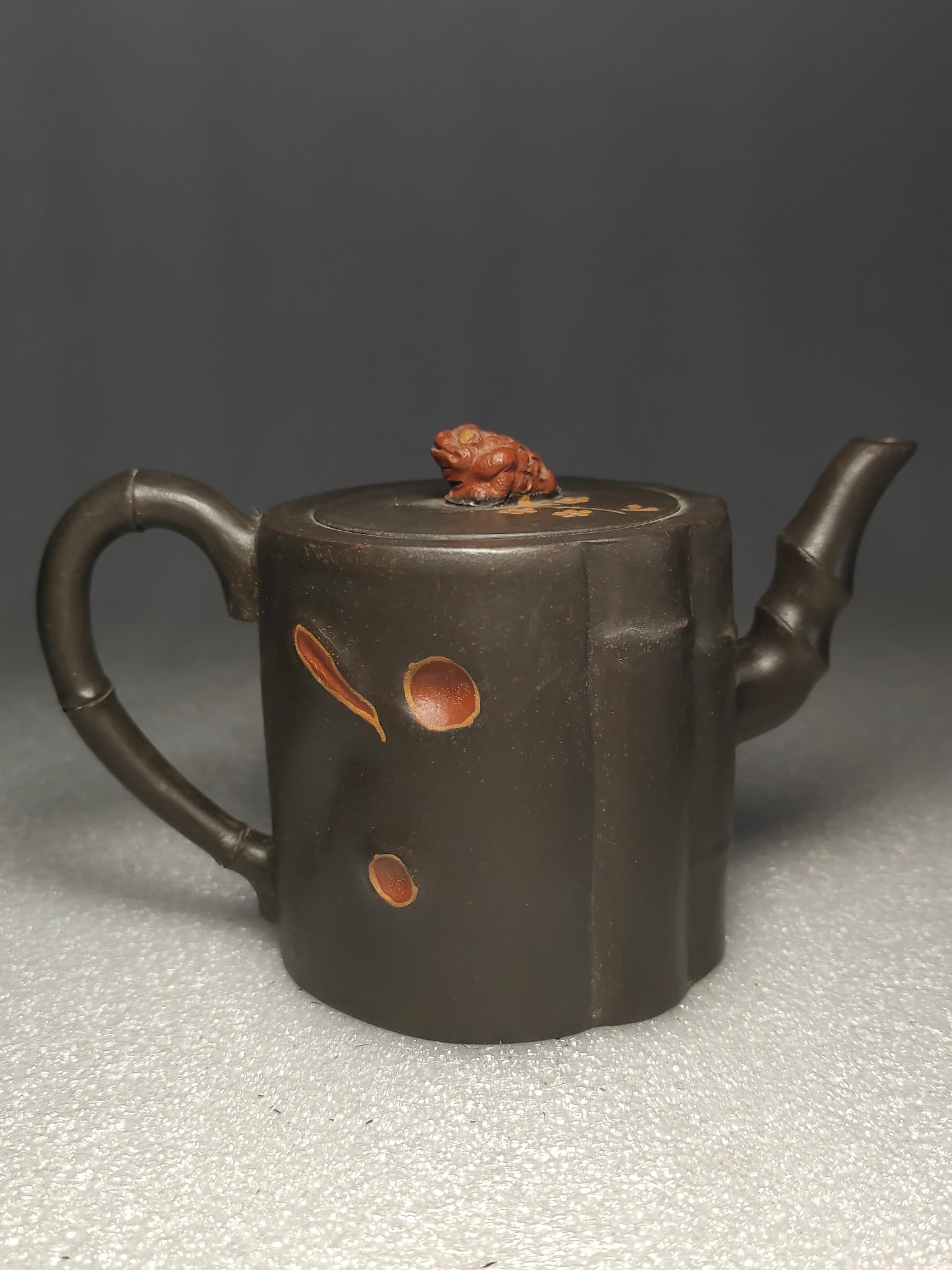 Qing Dynasty Green Teapot: A Qing Dynasty celadon teapot, with a regular shape, a mature patina, and excellent color; flawless and a collector's item. Dimensions: 9 x 16 cm. Provenance:Private collection from a professor in Yal