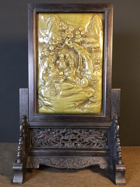 Sandalwood Inlaid Figure Screen: A sandalwood inlaid screen depicting figures, with clear gold flecks and fine grain. It measures 28 cm in length, 14 cm in width, and 47 cm in height, weighing 3065 grams. Provenance:Mr. Stefan, Minne