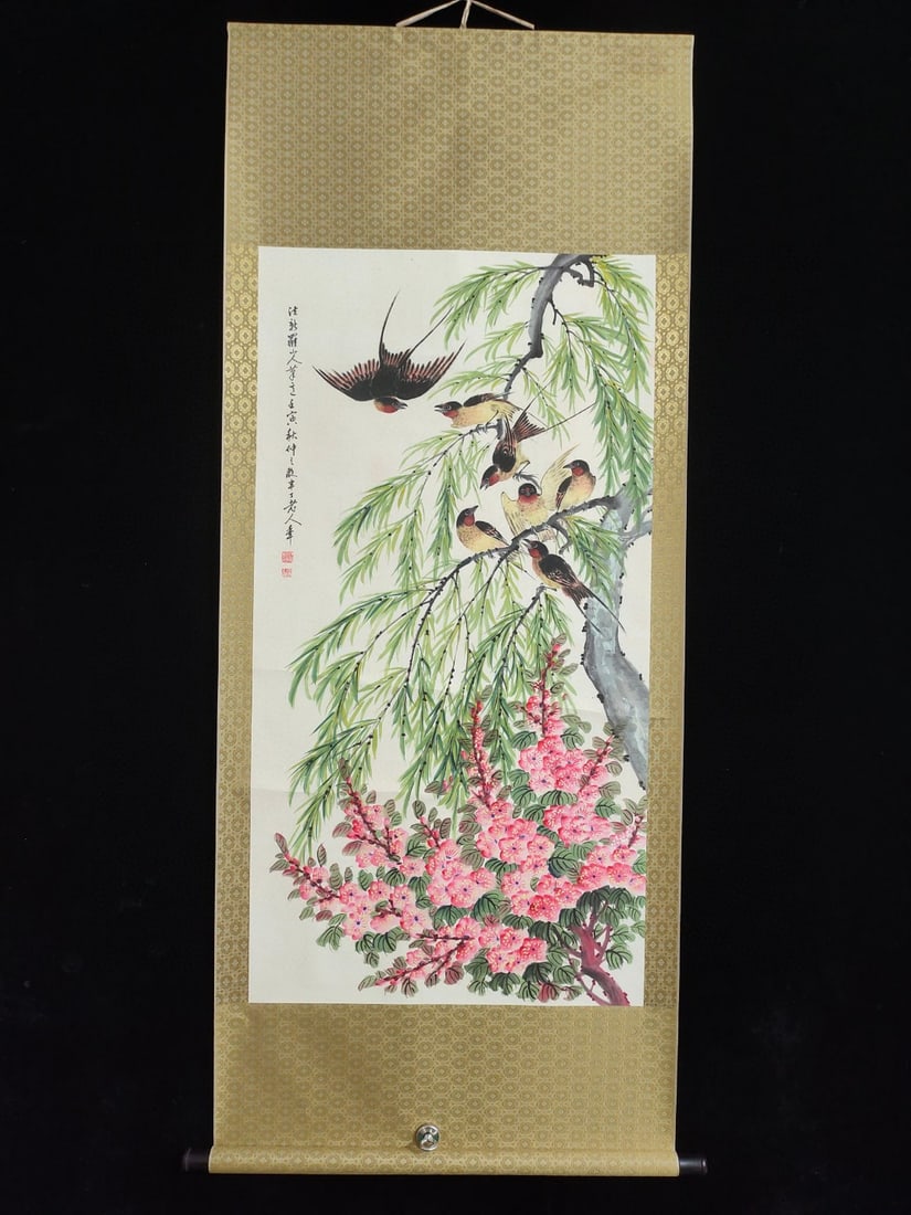 (Chen Banding, Spring Swallow Returns): (Chen Banding's Spring Swallows Return) Antique Central Scroll Painting with Blue Light Reflection. Material: Paper. Mounting Size: Approximately 168cm x 70cm. Painting Size: Approximately 112cm x 60c