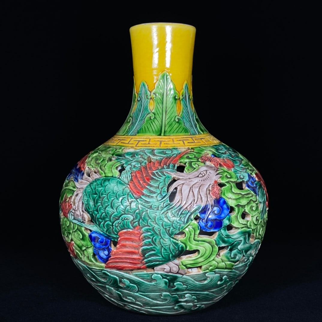A famille rose openwork celestial globe vase with phoenix and peony design from the Qianlong period (1 of 9)