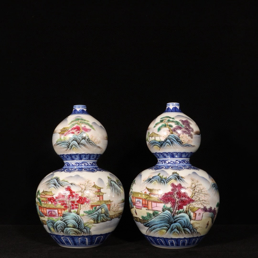 A Qianlong period famille rose gourd-shaped vase with landscape and pavilion design from the Qing (1 of 9)
