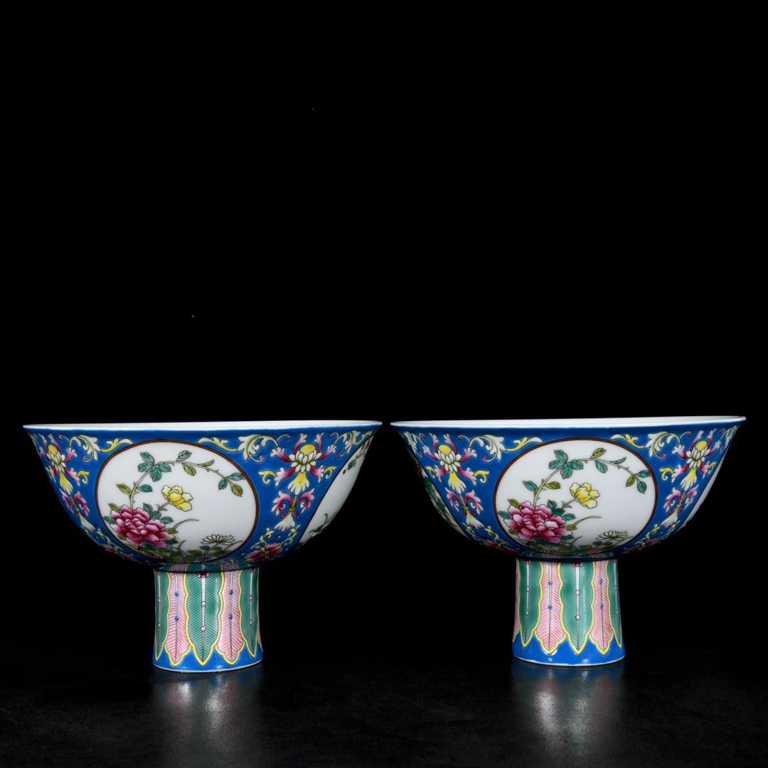 pair of Qing Dynasty Yongzheng period enamel-painted stem bowls with openwork floral patterns (1 of 9)