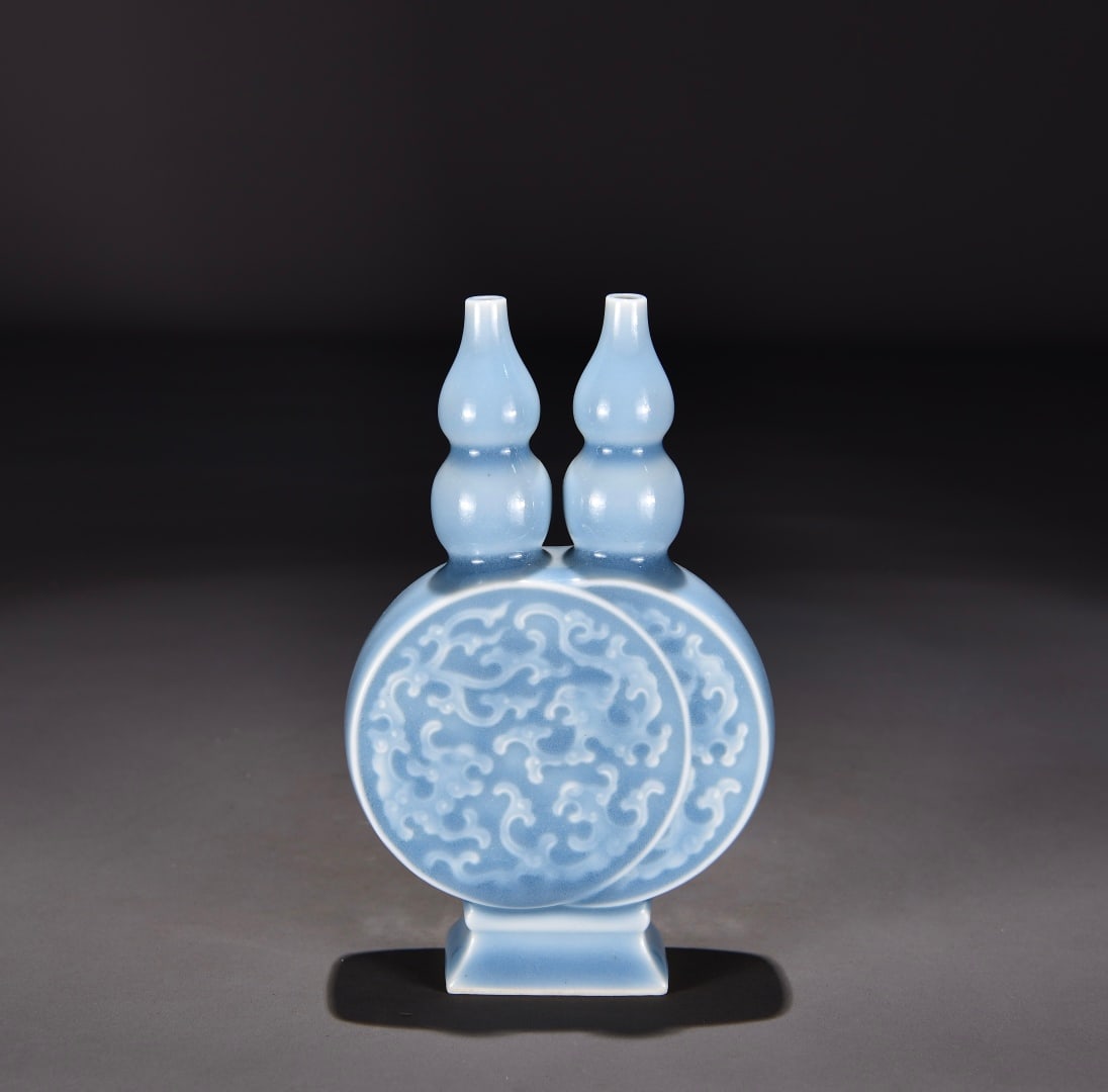 Formerly in the collection of a Qing Dynasty Qianlong period celadon double-gourd vase with carved: Dimensions: 18cm high, 10cm wide Provenance:Private collection from a professor in Massachusetts Institute of Technology. Our dedicated team expertly handles both domestic and global shipping arrangem