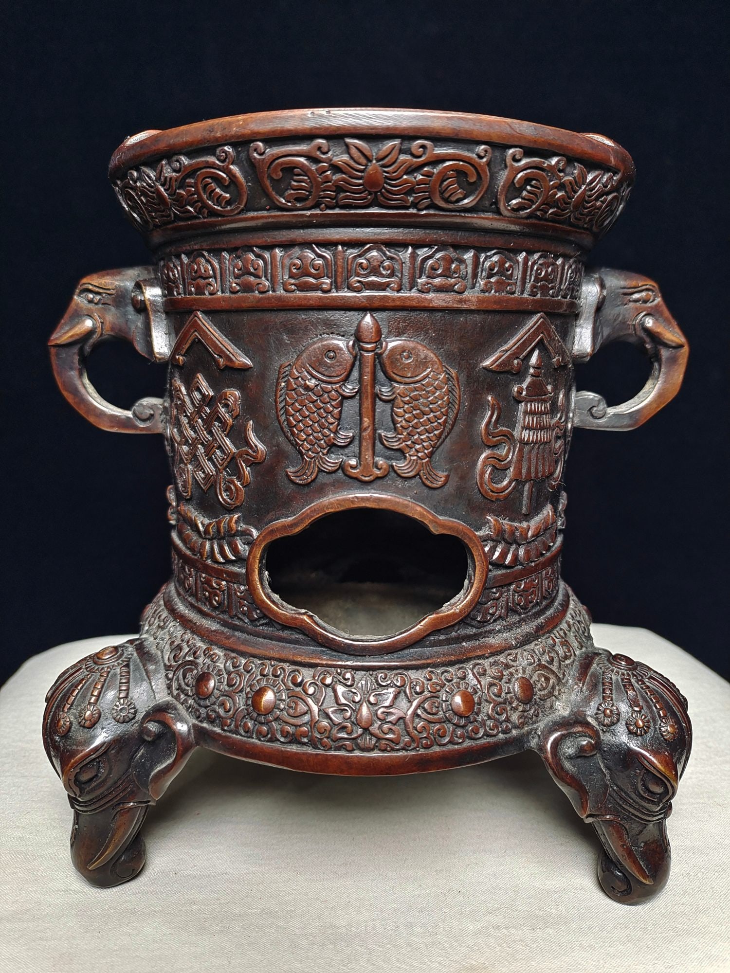 Collect pure copper Xuande period style Eight Auspicious Symbols charcoal stove. Exquisitely shaped, (1 of 9)