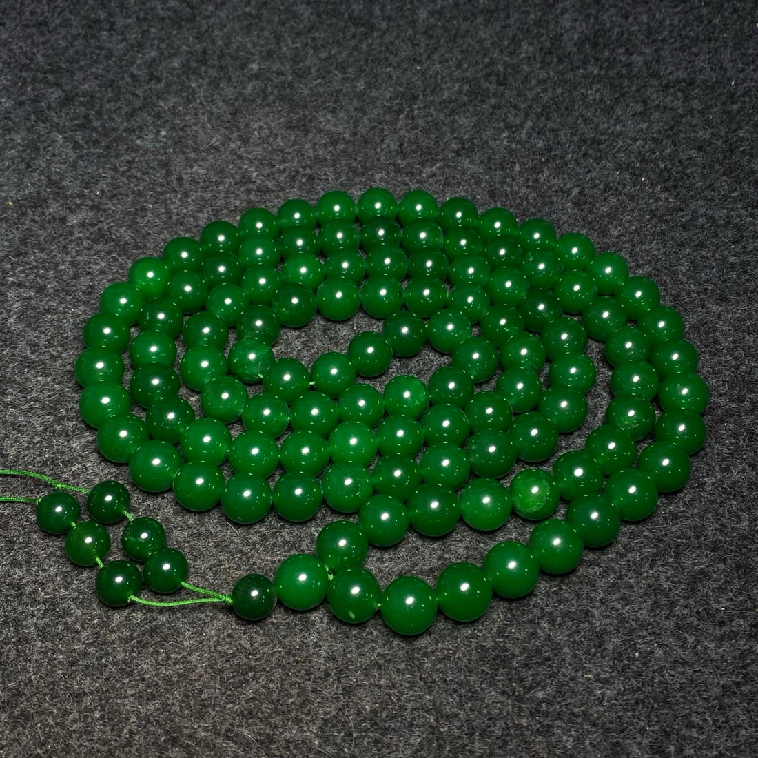 A precious jade Buddhist prayer bead set inside a rosewood carved collection box.: A precious jade Buddhist prayer bead set inside a rosewood carved collection box. Provenance:Private collection , Boston, Massachusetts. Our dedicated team expertly handles both domestic and global SH