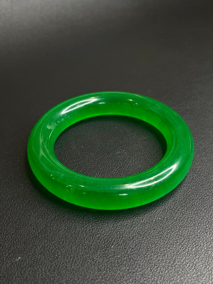 High-quality icy jadeite imperial green bangle (1 of 5)
