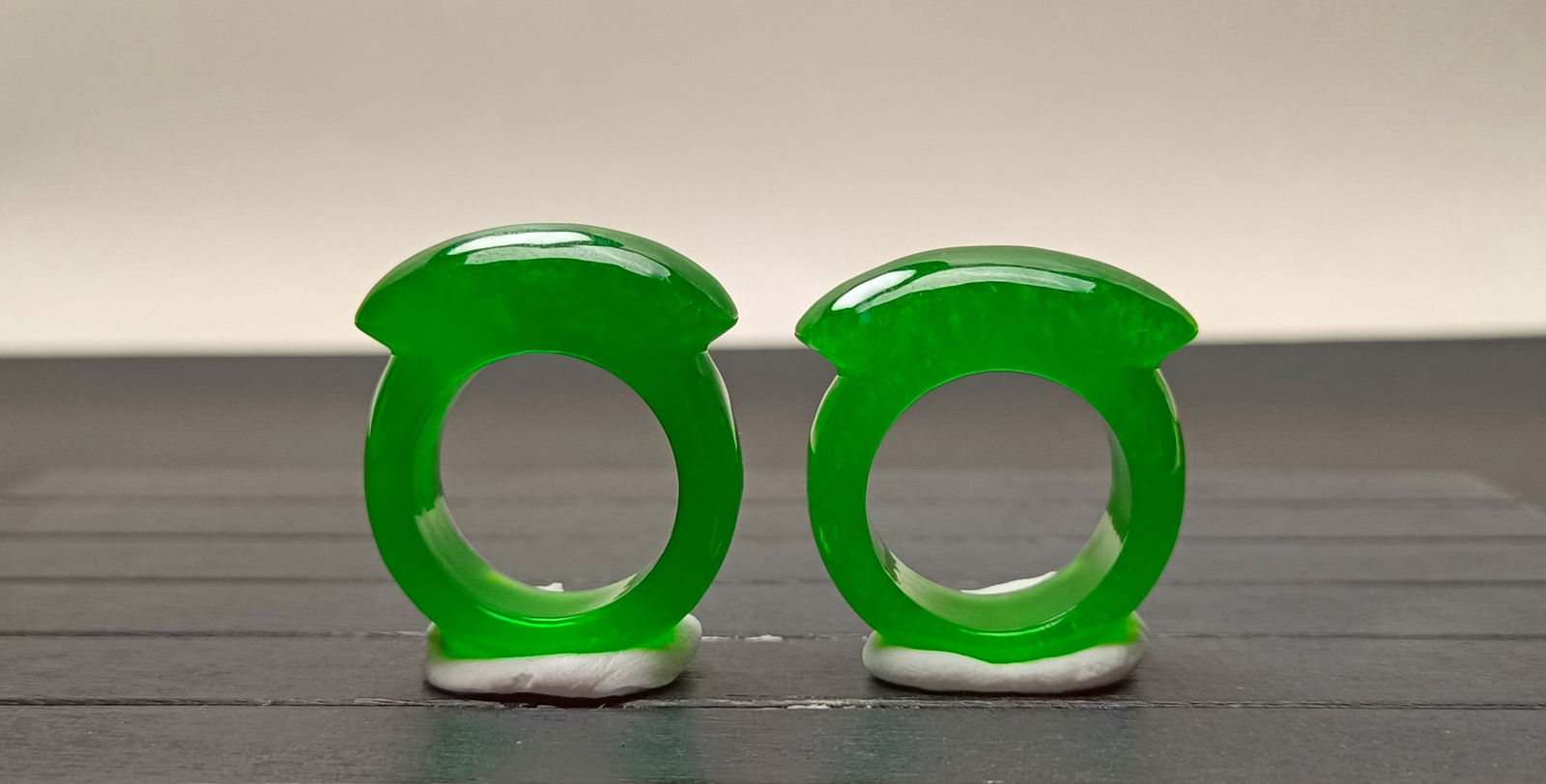 A pair of imperial green jadeite saddle rings made of dragon stone (1 of 5)