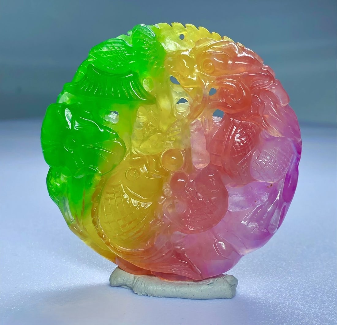 High-quality, multicolored jadeite double-sided openwork round pendant: High-quality, multi-colored jadeite double-sided openwork round pendant, meticulously hand-carved, beautifully colored, with a smooth and lustrous patina, elegant and sophisticated to wear, in perfect