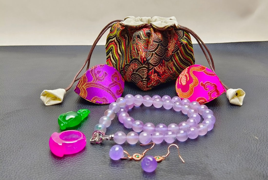 Top-grade Dragon Stone Violet Jadeite Treasure Bag (1 of 5)