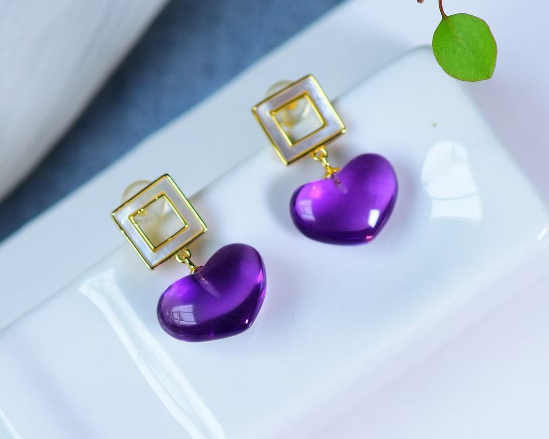 Exquisite Brazilian Natural Amethyst Heart Earrings: Exquisite Brazilian natural amethyst heart-shaped earrings. Amethyst is known for attracting wealth and warding off evil spirits. It is considered the finest of crystals. Dimensions: Approximately 10.