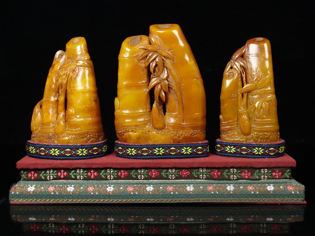 Shoushan stone carved three-piece seal set (1 of 9)