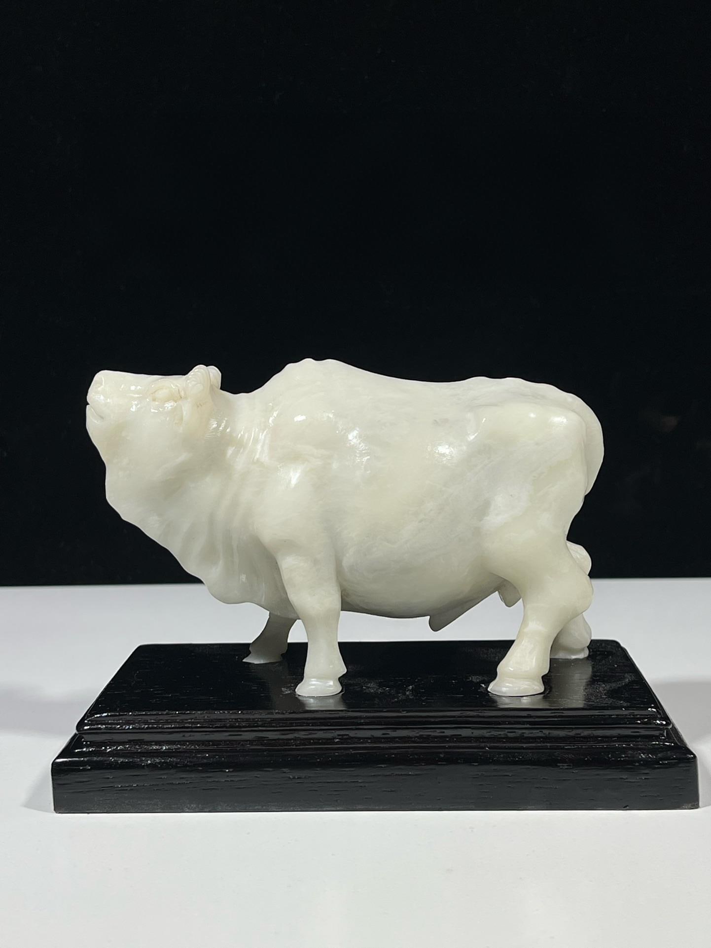 Tianhuang stone ox-shaped ornament (1 of 9)