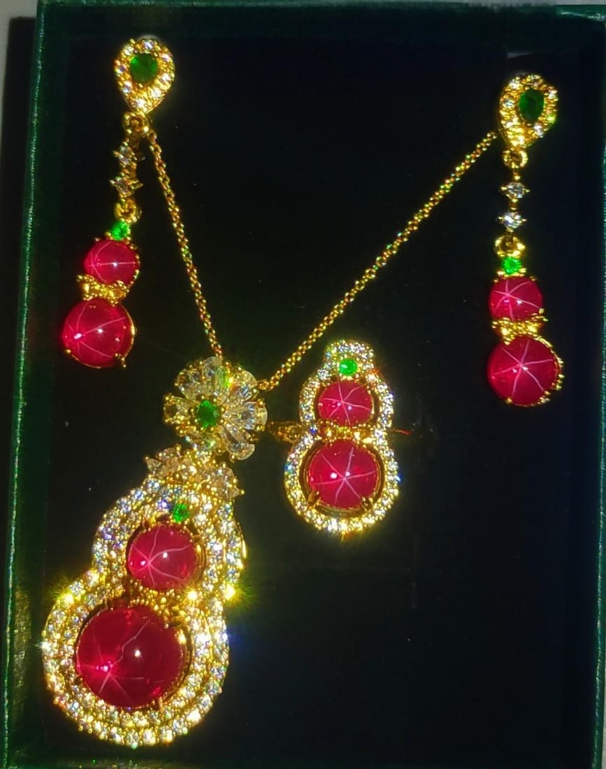 Silver-gilt four-piece set inlaid with diamonds and star gemstones (1 of 9)