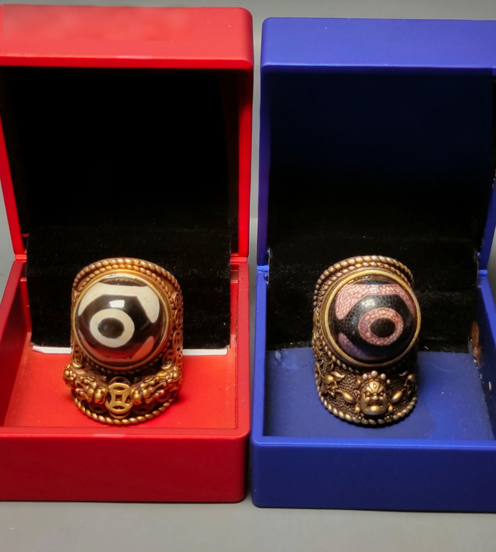 Silver-gilt ring inlaid with dzi beads in a brocade box (1 of 9)