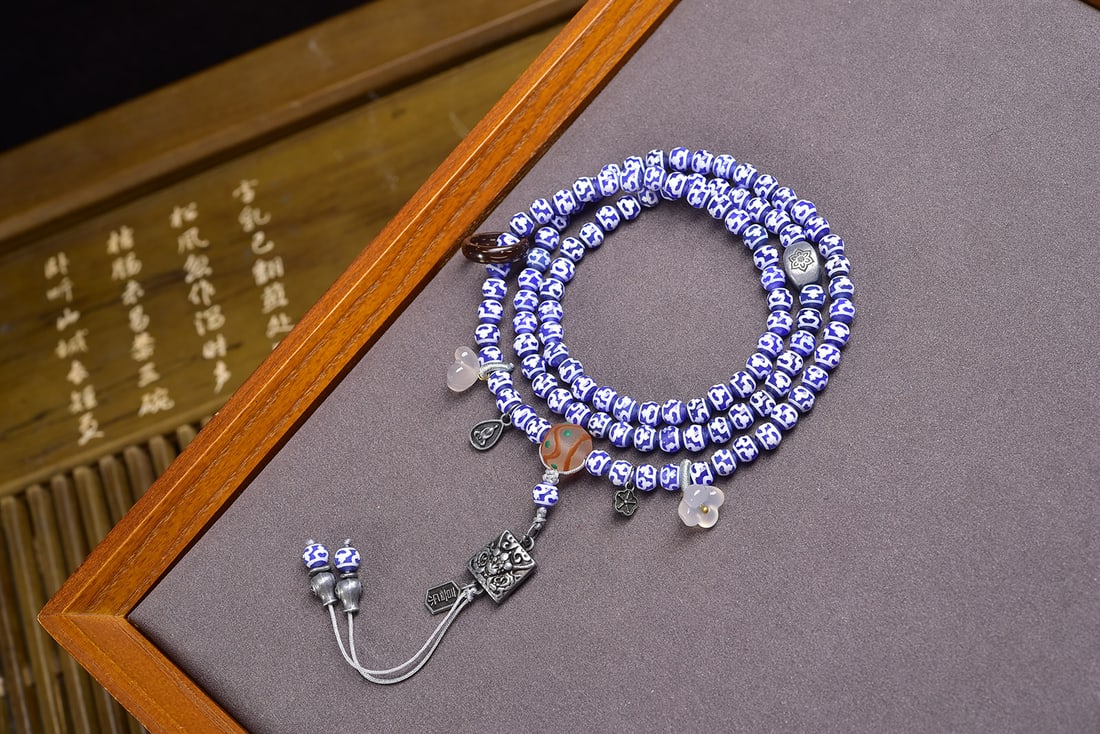 Treasure Vase Dzi Bead (1 of 6)