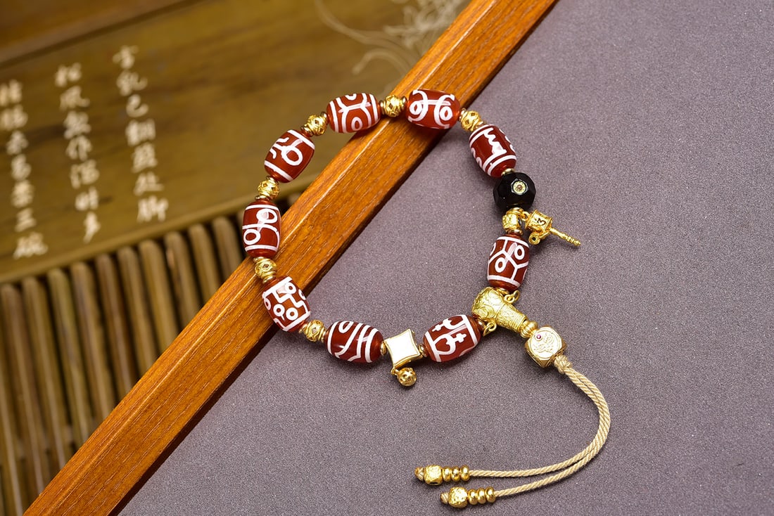 Pure old material noble multi-gem dzi beads flowing back from Tibet (1 of 6)