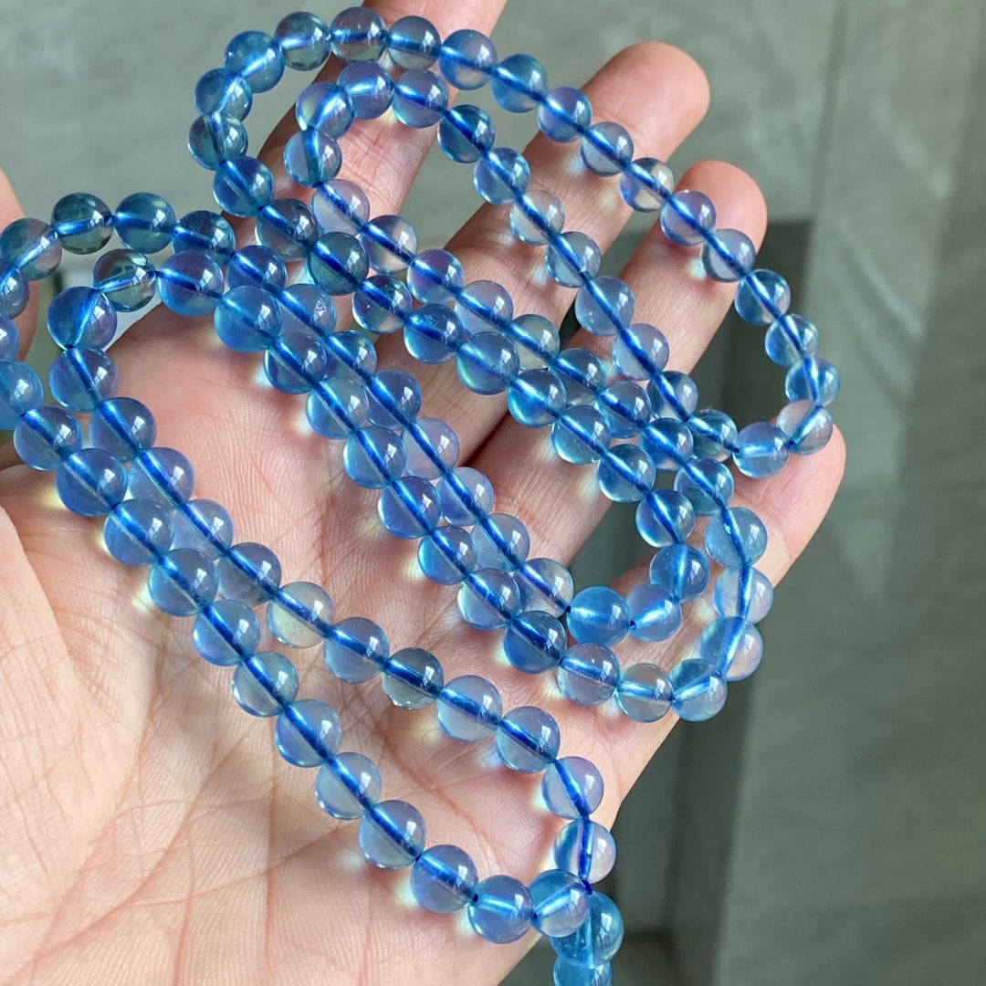 108 natural aquamarine beads: This natural aquamarine set contains 108 beads, each crystal clear and exceptionally beautiful, with a clean and hydrated appearance. Each bead is carefully selected and perfectly matched. The beads a