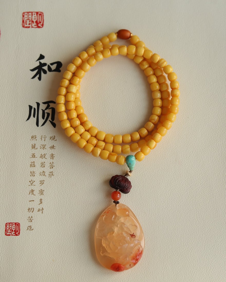 108-bead natural untreated amber chain: Natural, unenhanced amber, 108-bead long chain, approximately 6.5mm in size, paired with natural old amber jujube beads, natural raw turquoise three-way connector, small-leaf sandalwood lotus, and nat