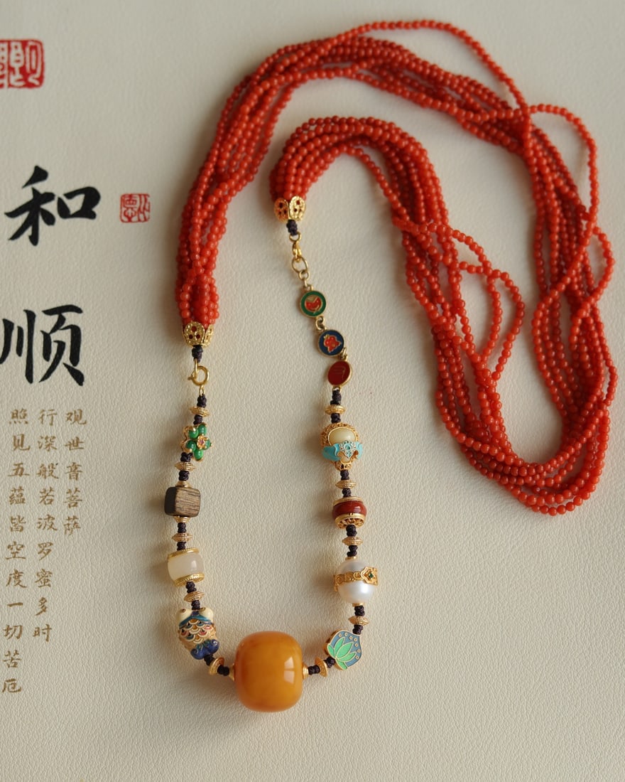 Natural antique wax apple beads: Natural antique wax apple beads, approximately 18.5mm in size, paired with pearl accessories, red agate beads, sterling silver gilt enamel inlay, beeswax Pixiu, sterling silver gilt three-piece chain,