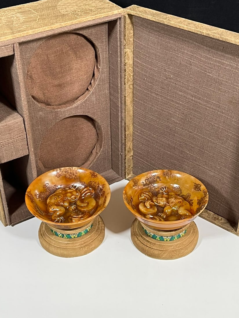 A pair of Tianhuang stone bowls for attracting wealth and treasures, made in the 25th year of the (1 of 9)