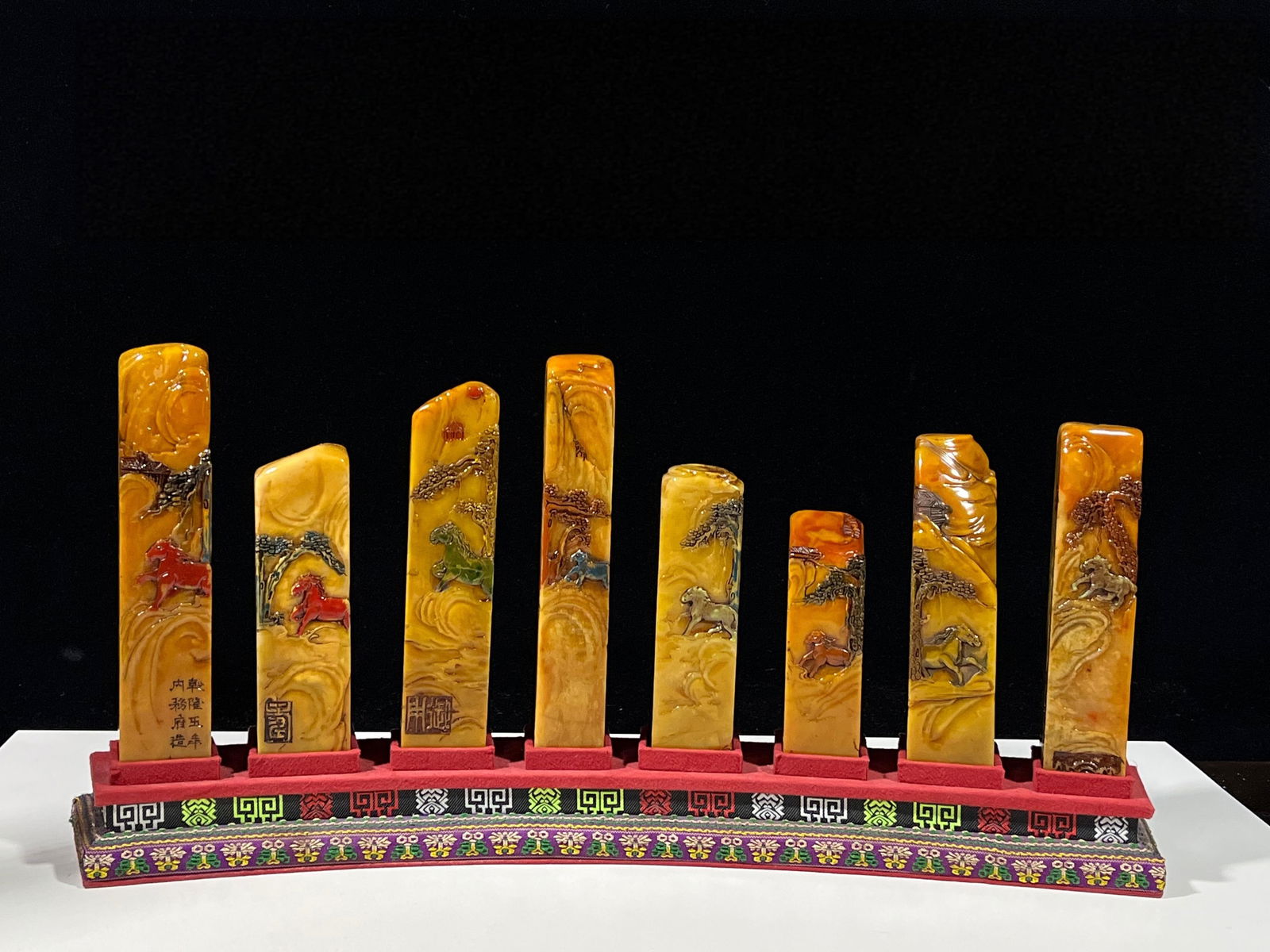 Tianhuang stone, made by the Imperial Household Department in the fifth year of the Qianlong reign, (1 of 9)