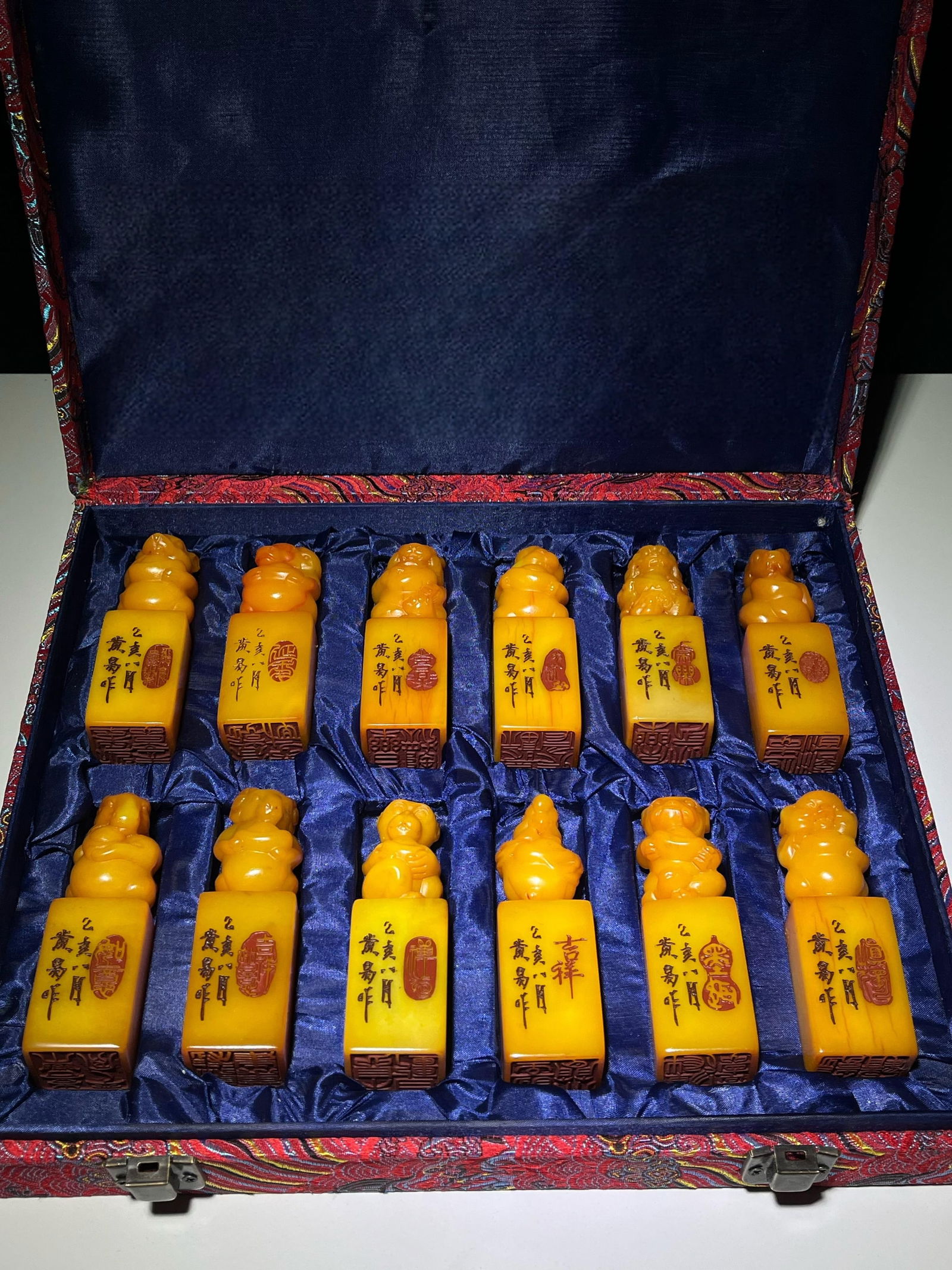 Tianhuang stone twelve zodiac animal seals (1 of 9)